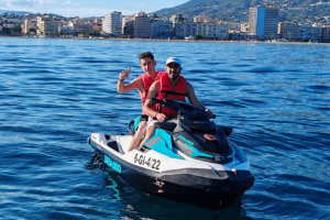amigos en moto de agua por fuengirola